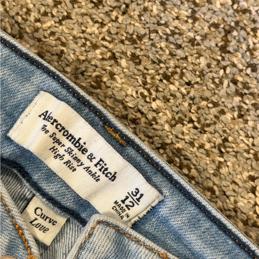 Abercrombie & Fitch Light Blue Ripped Skinny Jeans - Picture 2 of 3